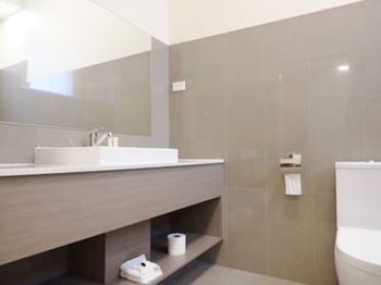 Naughtons Parkville Hotel - Sunshine Coast Guide 31