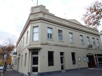 Naughtons Parkville Hotel - Sunshine Coast Guide 35