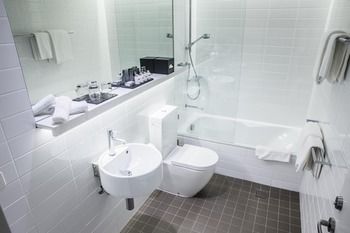 ADGE Boutique Apartment Hotel - Sunshine Coast Guide 13