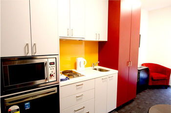 Alston Apartments Hotel - Sunshine Coast Guide 2
