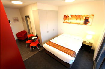 Alston Apartments Hotel - Sunshine Coast Guide 3