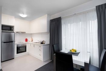 Best Western Fawkner Suites & Serviced Apartments - Sunshine Coast Guide 57