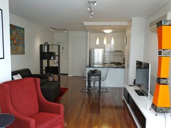 Alpha Apartments Melbourne - Sunshine Coast Guide 2