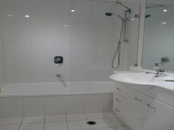 Alpha Apartments Melbourne - Sunshine Coast Guide 6