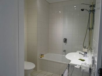 Alpha Apartments Melbourne - Sunshine Coast Guide 23