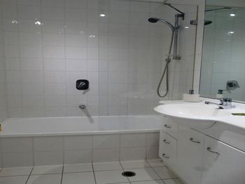 Alpha Apartments Melbourne - Sunshine Coast Guide 24
