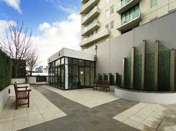 Alpha Apartments Melbourne - Sunshine Coast Guide 40