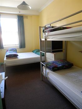 Eva's Backpackers - Sunshine Coast Guide 3