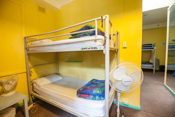 Eva's Backpackers - Sunshine Coast Guide 8
