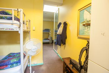 Eva's Backpackers - Sunshine Coast Guide 9