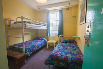 Eva's Backpackers - Sunshine Coast Guide 11