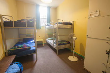 Eva's Backpackers - Sunshine Coast Guide 15