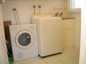 Australian Home Away @ Doncaster Grange Park - Sunshine Coast Guide 3