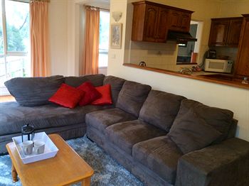 Australian Home Away @ Doncaster Grange Park - Sunshine Coast Guide 17