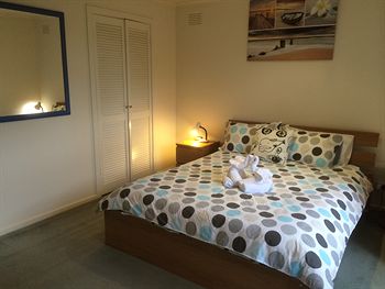 Australian Home Away Doncaster Elgar 2 - Sunshine Coast Guide 2
