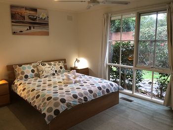 Australian Home Away Doncaster Elgar 2 - Sunshine Coast Guide 4