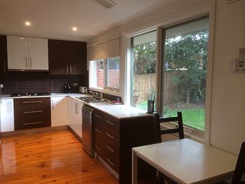 Australian Home Away Doncaster Elgar 2 - Sunshine Coast Guide 13