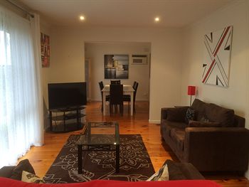 Australian Home Away Doncaster Elgar 2 - Sunshine Coast Guide 14