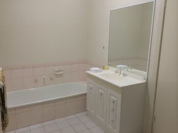 Australian Home Away Ringwood @ Bardia - Sunshine Coast Guide 1