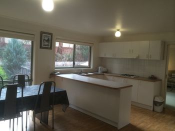 Australian Home Away Ringwood @ Bardia - Sunshine Coast Guide 2