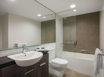 Adina Apartment Hotel Sydney Airport - Sunshine Coast Guide 7