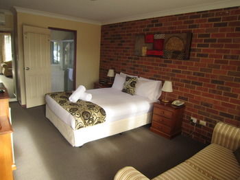Aussie Rest Motel - Sunshine Coast Guide 11