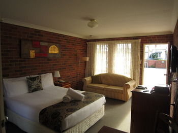 Aussie Rest Motel - Sunshine Coast Guide 13