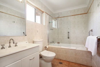Edward Parry Motel & Apartments - Sunshine Coast Guide 1