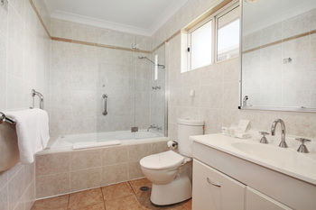 Edward Parry Motel & Apartments - Sunshine Coast Guide 2