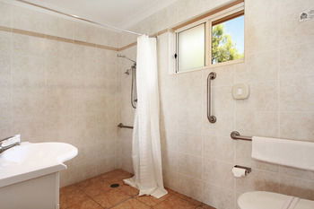 Edward Parry Motel & Apartments - Sunshine Coast Guide 3