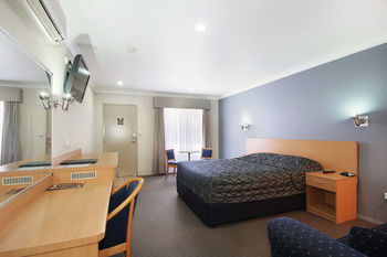 Edward Parry Motel & Apartments - Sunshine Coast Guide 4