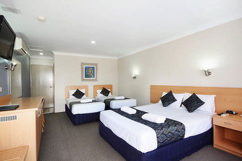 Edward Parry Motel & Apartments - Sunshine Coast Guide 6