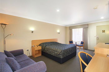 Edward Parry Motel & Apartments - Sunshine Coast Guide 7