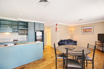 Edward Parry Motel & Apartments - Sunshine Coast Guide 16