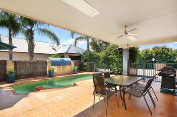 Edward Parry Motel & Apartments - Sunshine Coast Guide 17