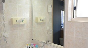 Edward Parry Motel & Apartments - Sunshine Coast Guide 27