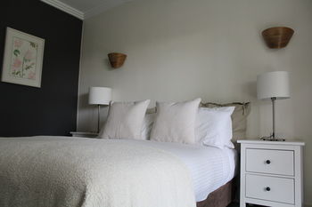 Elfin Hill Country Accommodation - Sunshine Coast Guide 9