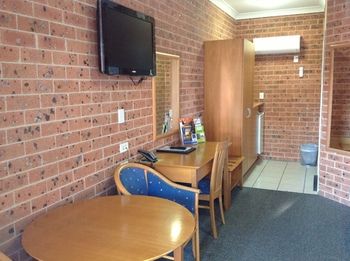 Akuna Motor Inn And Apartments - Sunshine Coast Guide 2