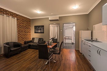 Akuna Motor Inn And Apartments - Sunshine Coast Guide 11