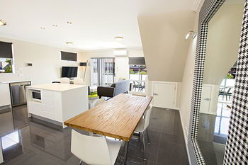 Astina Serviced Apartments - Parkside - Sunshine Coast Guide 4