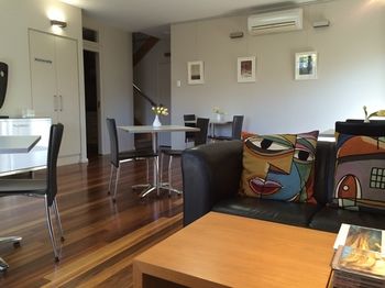 Chaucer Palms Boutique Bed & Breakfast - Sunshine Coast Guide 3