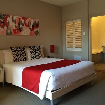 Chaucer Palms Boutique Bed & Breakfast - Sunshine Coast Guide 5