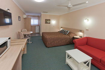 Abraham Lincoln Motel - Sunshine Coast Guide 14