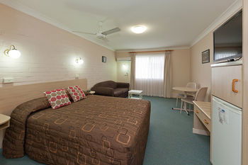 Abraham Lincoln Motel - Sunshine Coast Guide 15