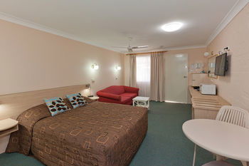 Abraham Lincoln Motel - Sunshine Coast Guide 18