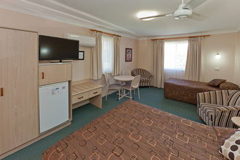 Abraham Lincoln Motel - Sunshine Coast Guide 23
