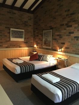 Avoca Beach Hotel & Resort - Sunshine Coast Guide 1