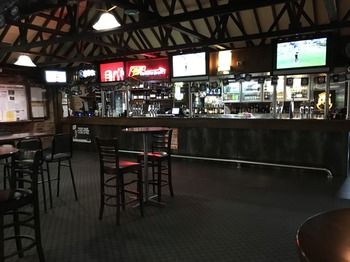 Avoca Beach Hotel & Resort - Sunshine Coast Guide 3