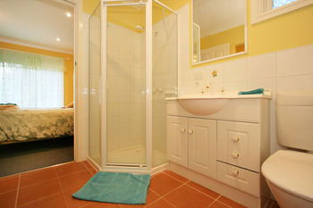 Roseland Holiday House - Sunshine Coast Guide 0