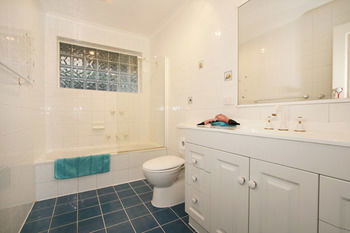Roseland Holiday House - Sunshine Coast Guide 1